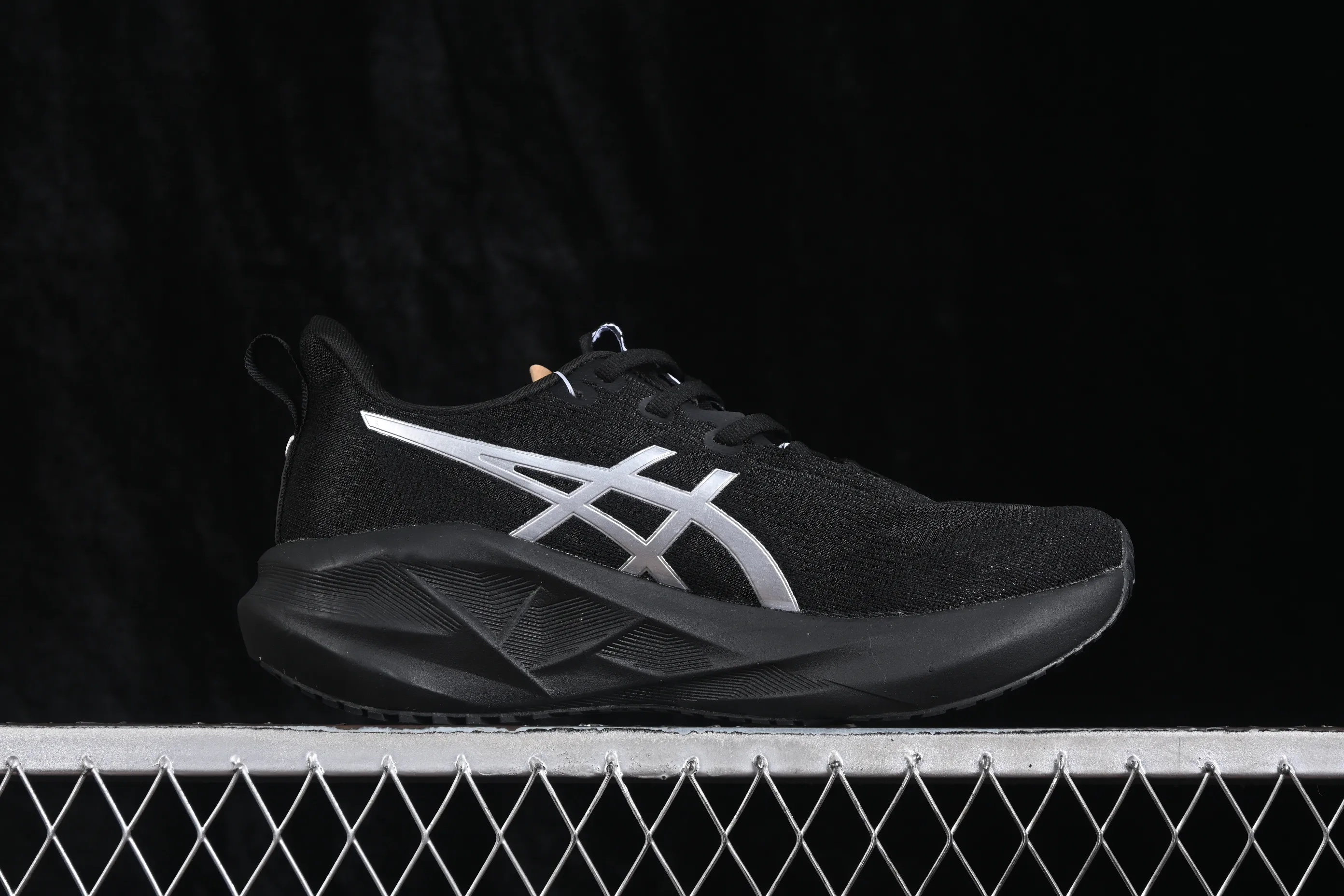 All categories Asics Asics series Asics Novablast 5 Asics Novablast 5 Asics retro breathable casual shoes cushioning men's wear-resistant running shoes 1012B980-001